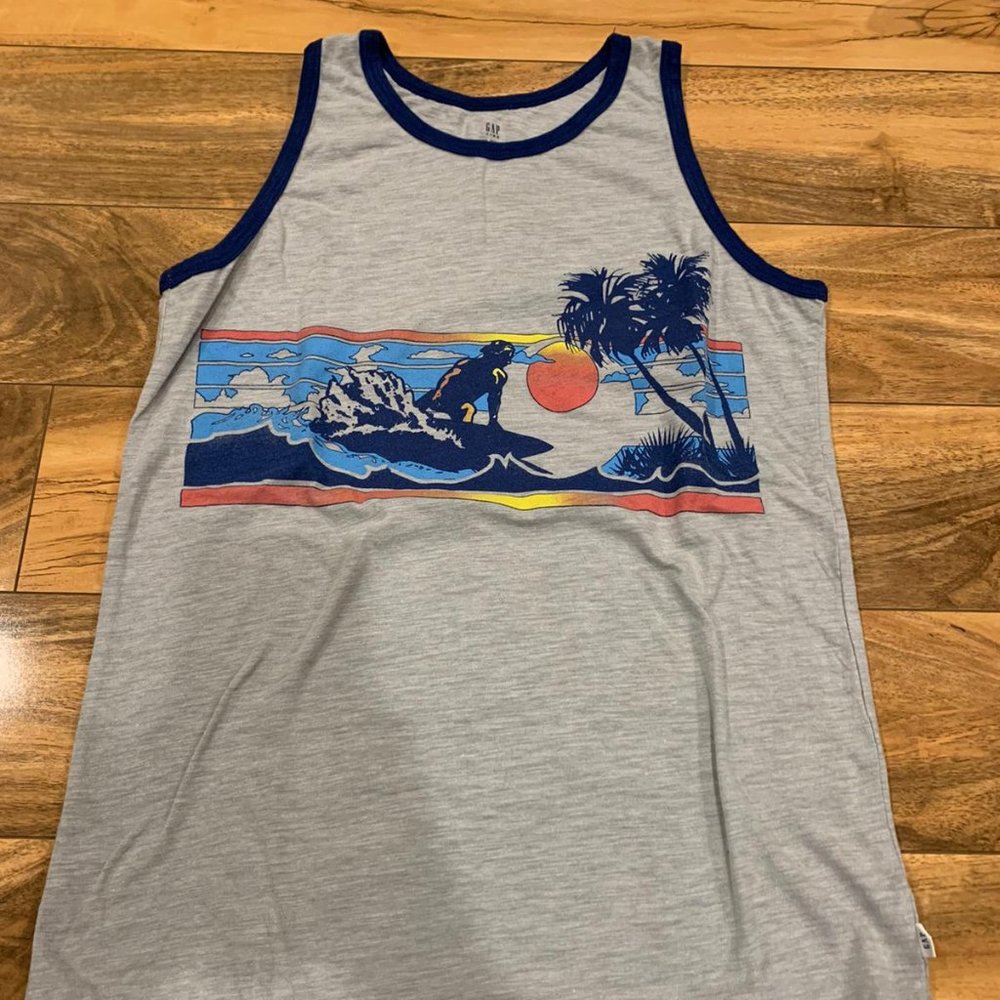 Grey Tank Top With Beach Print On It